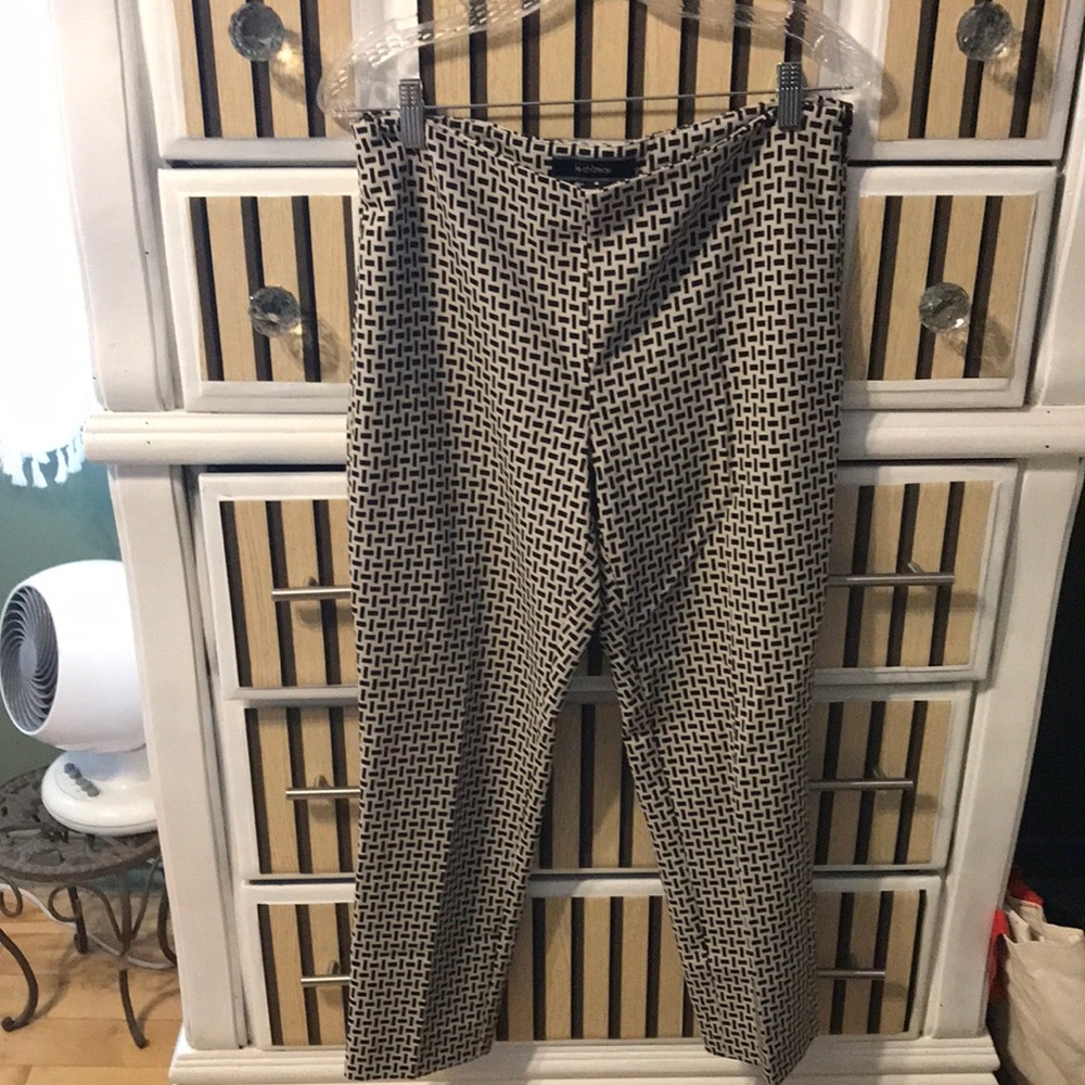 Le Chateau Geometric Black and White Cropped Pants